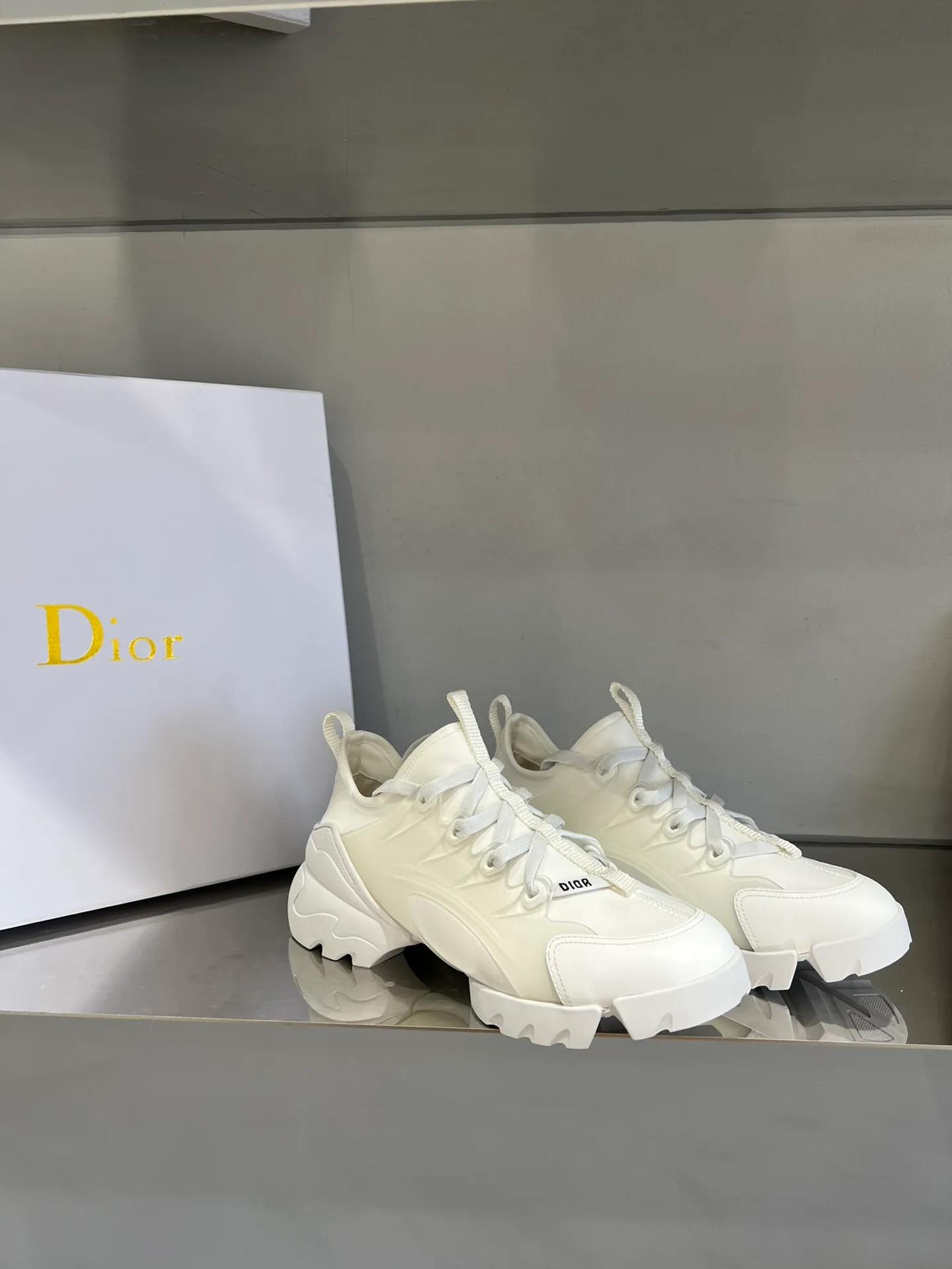 👟👟Ex-factory price 460👟👟 Dior dad shoes 🤓Super flattering footwear! High-density original jacquard ➕T👟👟Ex-factory price U original outsole! Sisters with wide feet must not have any misunderstandings about him! Even chubby feet like mine look slender when wearing them! Size: 35～40 (40 is custom-made and non-returnable) All sizes and colors are available in stock